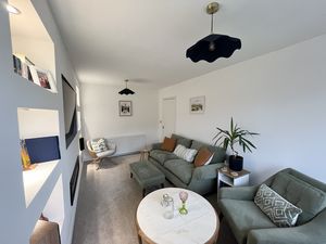 Lounge- click for photo gallery